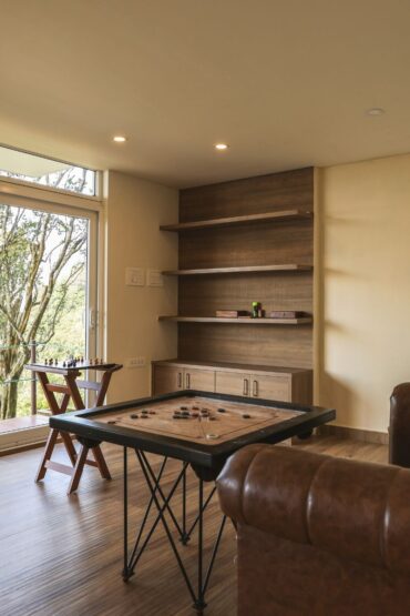 game room shola crown