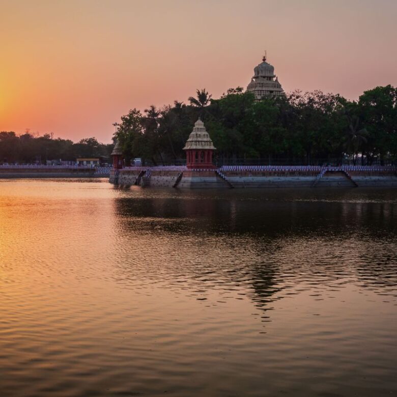 Explore Madurai Sightseeing Tour near a river