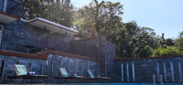 Kochi Airport to Shola Crown Taxi Fare and Tips 2025 4 Scenic mountain route representing the Kochi Airport to Shola Crown Fare with lush forests and winding roads.