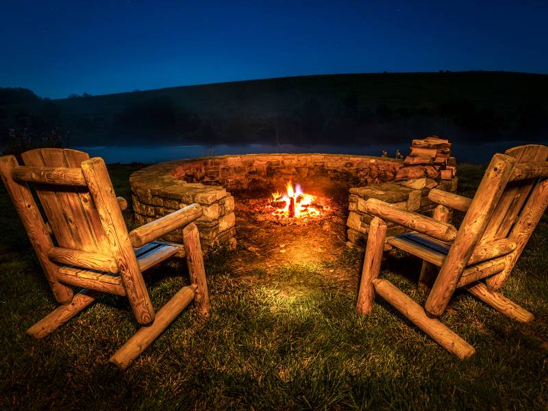 bonfire facilities in Munnar Kerala for couples to sit together