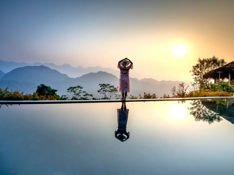 Romantic resort in Munnar for a luxury couple resort in Munnar with infinity pool